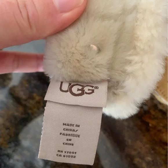 UGG Perforated Shearling Gloves - Picture 5 of 8